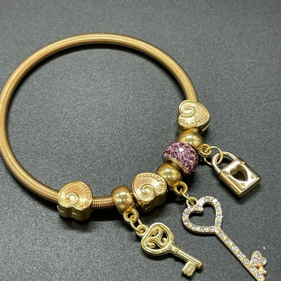 Gold Bangle Stretch Bracelet With Key Lock And Heart Shape Rhinestone Pendant - Picture 2 of 2